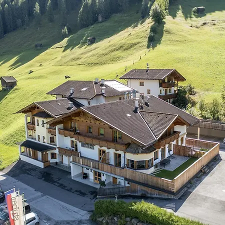 In Neustift Near Lift Нойштифт-им-Штубайталь